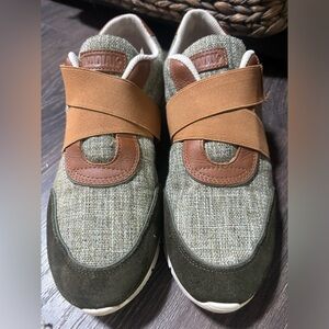 Kodiak dress sneakers,suede/leather size 9 with Velcro strap